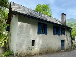 Renovation Project : Charming Little House with Elevated Position in the heart of the Aspe Valley